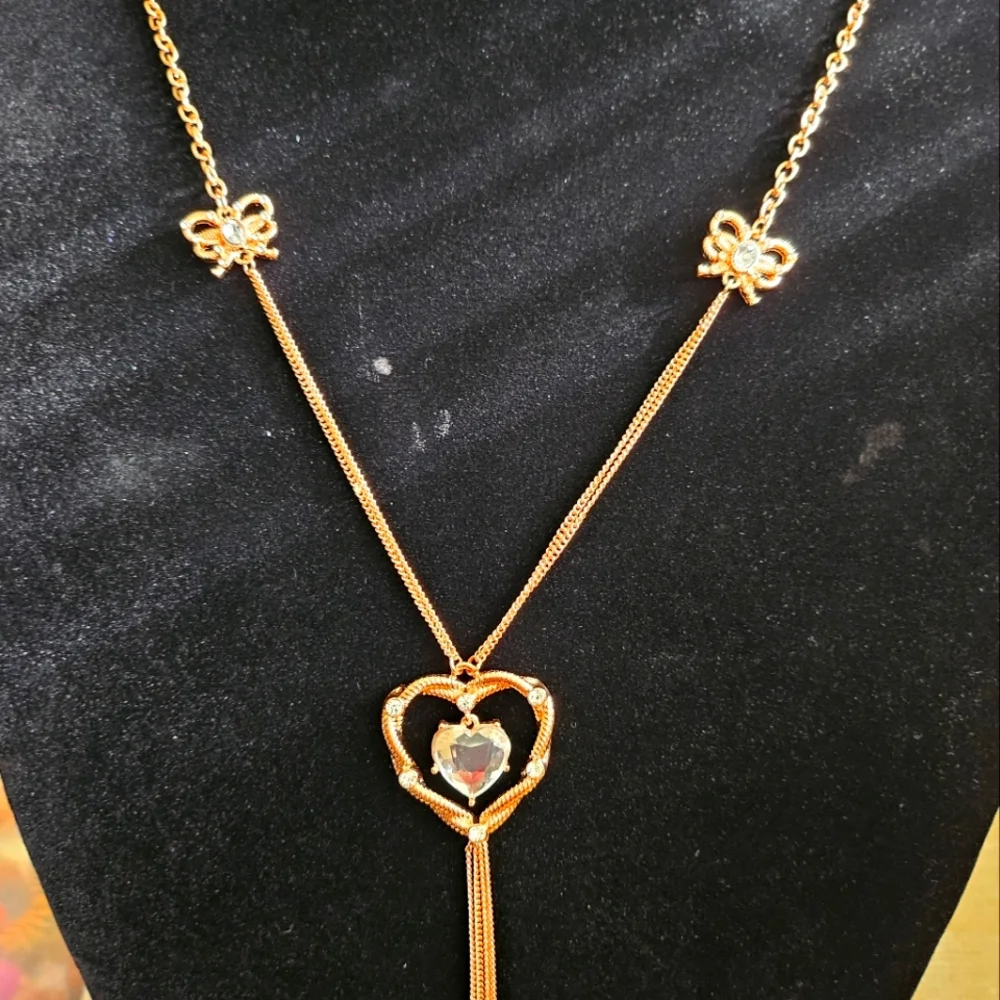 Betsey Johnson necklace - Picture 1 of 5
